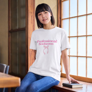 Bookworm profissional, camiseta rosa e fofinha, ar