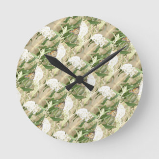 Borboleta de flores brancas de relógio