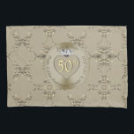 Borboleta do Coração de Diamante do 50º Aniversári<br><div class="desc">Procurando as capas de travesseiro do aniversário de 50 anos? Então,  talvez um belo coração colorido,  borboletas de coração metálico 3D,  e um gráfico de diamante seja a única coisa a dar a ambos!</div>