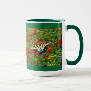 Borboleta entre canecas de café do Lantana