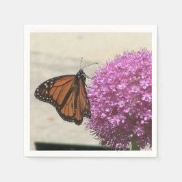 Borboleta monarca e guardanapos de flores de cebol