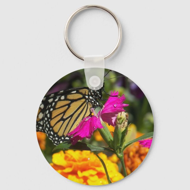 Borboleta-monarca em chaveiro de marigold-rosa (Frente)