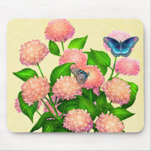 Borboletas em Hydrangeas cor-de-rosa Mousepad