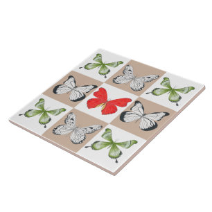 Borboletas em um Azulejo cerâmico (C)