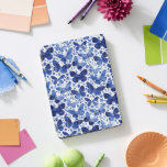Borboletas Padrão Cor de Água Azul<br><div class="desc">Pintura de borboletas de cor azul-indigo e branca. Arte original de Nic Squirrell.</div>