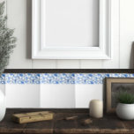 Borda Floral Azul Branco Simples<br><div class="desc">Um simples azulejo branco com borda azul de design floral, esses azulejos lembram casacos franceses e espaços aconchegantes. Uma adição única às placas de cozinha ou de banheiro.</div>