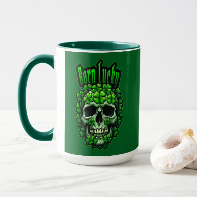 Born Lucky Skull St Patrick’s Day - caneca (Com Donut)