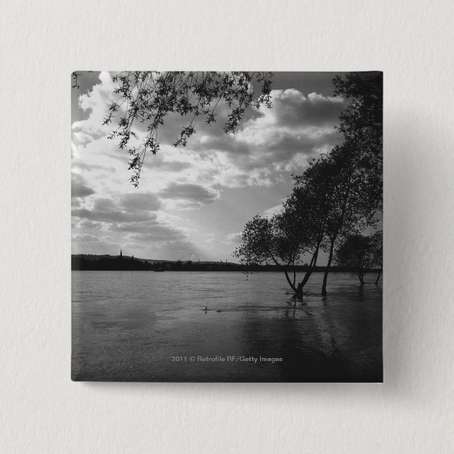 Bóton Quadrado 5.08cm Árvores pelo lago B&W (Frente)