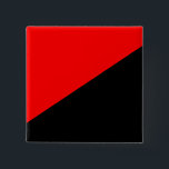 Bóton Quadrado 5.08cm Bandeira Anarquista (Anarquismo)<br><div class="desc">Este design apresenta a bandeira vermelha e negra do anarquismo. Louise Michel, que participou do Comune de Paris de 1871, disse: "A faixa vermelha, que sempre defendeu a liberdade, assusta os carrascos porque é tão vermelha com nosso sangue... Aquelas faixas vermelhas e negras acenam sobre nós lamentando nosso morto e...</div>