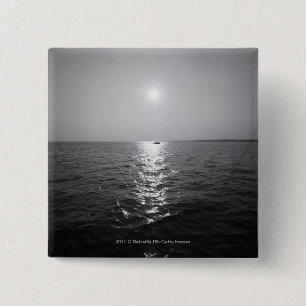 Bóton Quadrado 5.08cm Barco distante no oceano