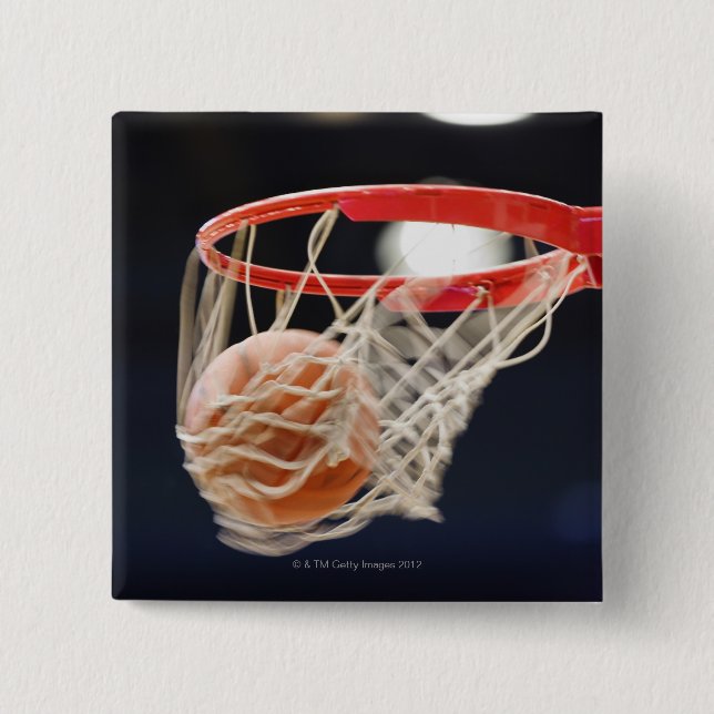 Bóton Quadrado 5.08cm Basquete na cesta. (Frente)