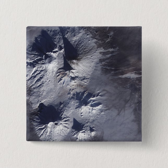 Bóton Quadrado 5.08cm Bezymianny Volcano exibe uma pluma modesta (Frente)