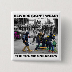 BÓTON QUADRADO 5.08CM BOTÃO "CUIDADO (NÃO USE) OS TÊNIS DO TRUMP"
