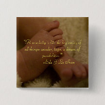 botão do bebê pés