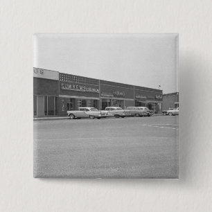 Bóton Quadrado 5.08cm Carros no centro de compra que estaciona B&W