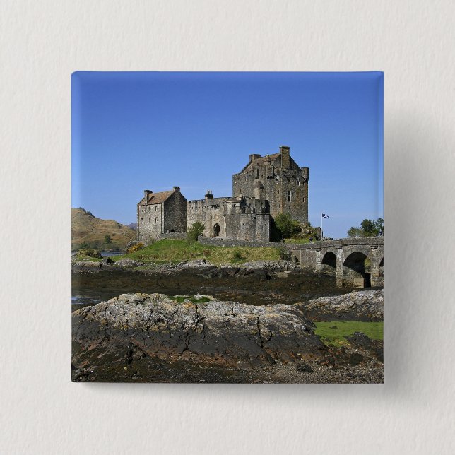 Bóton Quadrado 5.08cm Castelo de Eilean Donan, Escócia. O famoso Eilean  (Frente)