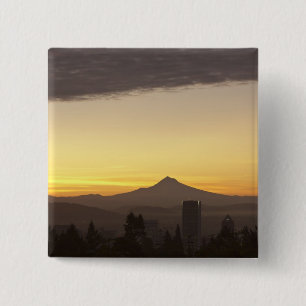 Bóton Quadrado 5.08cm Céu do amanhecer sobre Portland e Mt. Hood, Oregon
