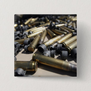 Bóton Quadrado 5.08cm Chaves gastas e links desintegrados