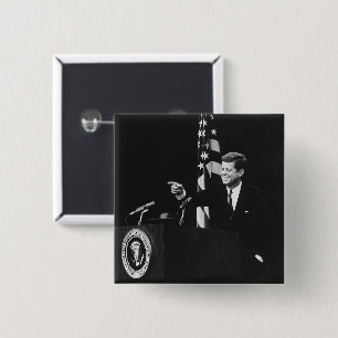 Bóton Quadrado 5.08cm Conferência de John Kennedy 35º Presidente dos EUA