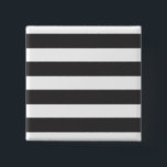 Bóton Quadrado 5.08cm Crachá preto e branco do botão das listras<br><div class="desc">Um design digital da arte de listras preto e branco,  adiciona uma mensagem ou um nome</div>