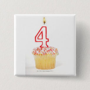 Bóton Quadrado 5.08cm Cupcake com uma vela numerada 2 do aniversário