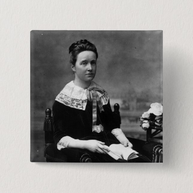Bóton Quadrado 5.08cm Dama Millicent Fawcett, c.1880 (Frente)