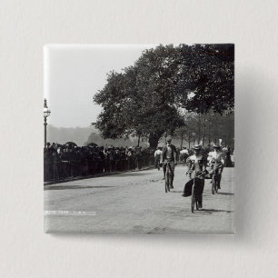 Bóton Quadrado 5.08cm Dando um ciclo em Hyde Park, c.1910