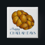 Bóton Quadrado 5.08cm Feliz Challah Days Hanukkah Chanukah Bread Loaf<br><div class="desc">Apresenta uma ilustração original de um pão de chalá trançado, com HAPPY CHALLAH DAYS em uma fonte divertida. Excelente para Hanukkah! Não vê o que está procurando? Precisa de ajuda para a personalização? Entre em contato com Rebecca para ter algo projetado só para você.</div>