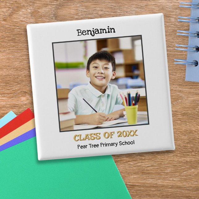 Bóton Quadrado 5.08cm Foto do Colaborador de Escolas Primárias (A keepsake button for a school leaver, customized with photo, name, 'Class of' year and school name)