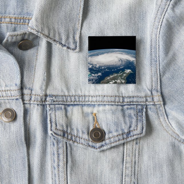 Bóton Quadrado 5.08cm Furacão Dorian Sobre O Oceano Atlântico. (In Situ)