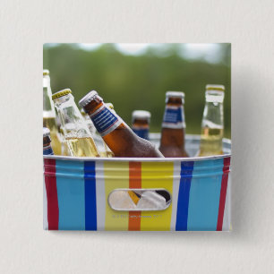 Bóton Quadrado 5.08cm Garrafas da cerveja no balde de gelo