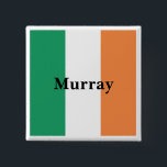 Bóton Quadrado 5.08cm Irish Flag Colors Irish Surname Custom (Cores de s<br><div class="desc">Frente: personalizável com seu sobrenome neste fundo verde,  branco e laranja da bandeira irlandesa. Pinos bonitos do partido são excelentes para reuniões familiares e festas de Dia de São Patrício irlandeses. Personalizar para o seu evento exclusivo.</div>