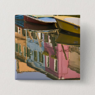 Bóton Quadrado 5.08cm Itália, Burano. Barcos num canal com