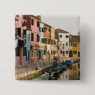 Bóton Quadrado 5.08cm Itália, Burano. Casas coloridas alinham um
