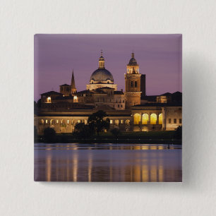Bóton Quadrado 5.08cm Itália, Província de Mantua, Mantua. Vista da cida