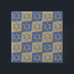 Bóton Quadrado 5.08cm Judaica Star De David Metal Dourado Azul<br><div class="desc">Você está vendo a coleção de Design Lee Hiller. Roupa,  Ofertas e Coleções Lee Hiller Fotografia ou Coleção de Arte Digital. Você pode ver sua fotografia da Nature em http://HikeOurPlanet.com/ e seguir seu blog de caminhada no Hot Primavera National Park.</div>