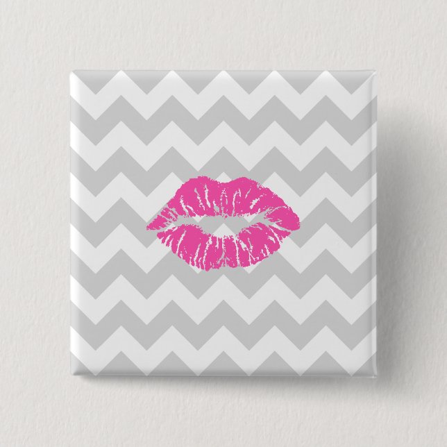 Bóton Quadrado 5.08cm Lt Cinza White Chevron, Beijo Lipstick Rosa (Frente)