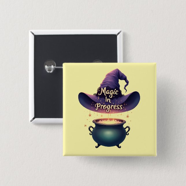 Bóton Quadrado 5.08cm Magic In Progress Witch Hat & Cauldron Button (Frente & Verso)