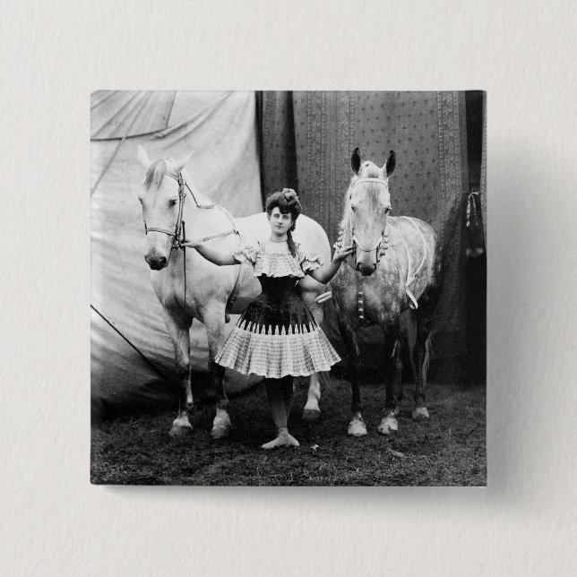 Bóton Quadrado 5.08cm Menina em pêlo: 1904 (Frente)