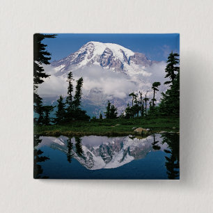 Bóton Quadrado 5.08cm Monte Rainier refletido em um lago de montanha