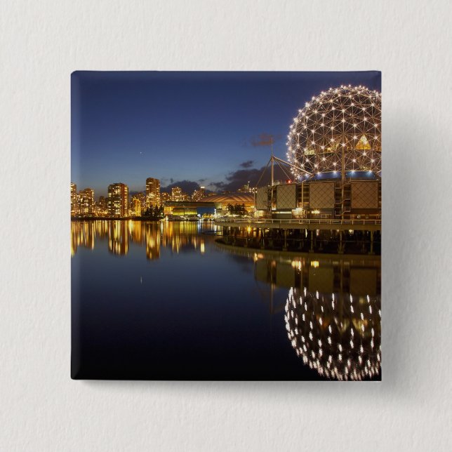 Bóton Quadrado 5.08cm Mundo da Ciência e CBD refletidos em False Creek, (Frente)