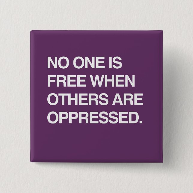 BÓTON QUADRADO 5.08CM NINGUÉM ESTÁ LIVRE QUANDO OUTROS SÃO OPRIMIDOS (Frente)