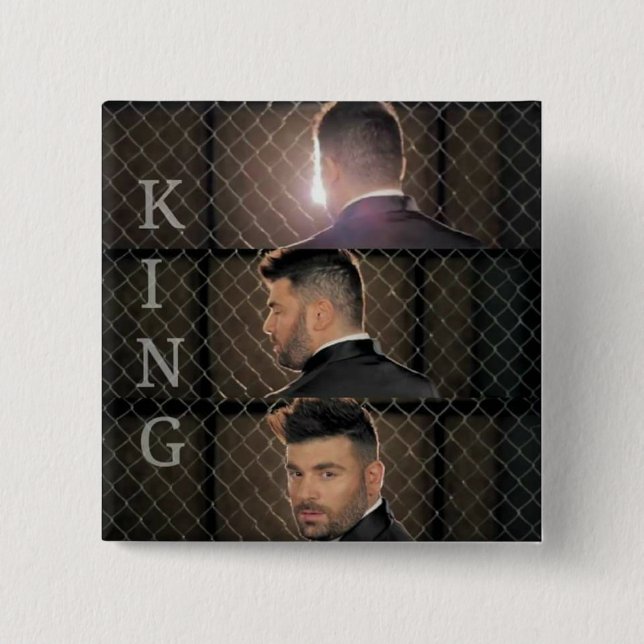 BÓTON QUADRADO 5.08CM PANTELIS PANTELIDIS PIN CRACHÁ TRASEIRO (Frente)