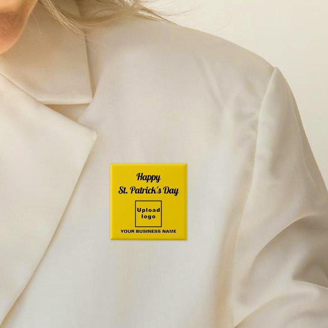 Bóton Quadrado 5.08cm Saint Patrick Saudação à Praça Amarela (Business name and logo with Happy Saint Patrick's Day greeting on yellow square button.)