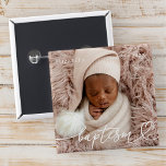 Bóton Quadrado 5.08cm Santa Batismo Elegante Foto Do Bebê Do Coração Chi<br><div class="desc">Essa design simples e moderna é composta por tipografia de serifa e adiciona uma foto personalizada,  adiciona nome de bebê e mês e ano de batismo</div>