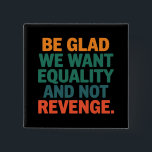 Bóton Quadrado 5.08cm Seja feliz por querermos igualdade e não direitos<br><div class="desc">Congratulamo-nos por querermos igualdade e não vingar as mulheres defensoras dos direitos humanos Igualdade de direitos</div>