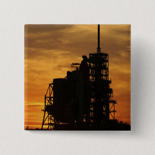 Bóton Quadrado 5.08cm Space Shuttle Atlantis na plataforma de lançamento