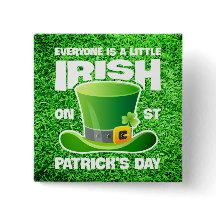 Todos são irlandeses na Rua.