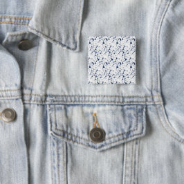 Bóton Quadrado 5.08cm um fundo branco e azul com um padrão