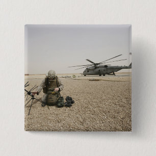 Bóton Quadrado 5.08cm Um operador de rádio de campo